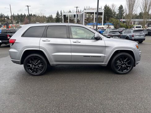 Used 2020 Jeep Grand Cherokee Altitude image 4