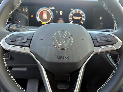 New 2025 Volkswagen Tiguan SE image 12