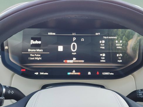 Used 2024 Land Rover Range Rover SE image 16