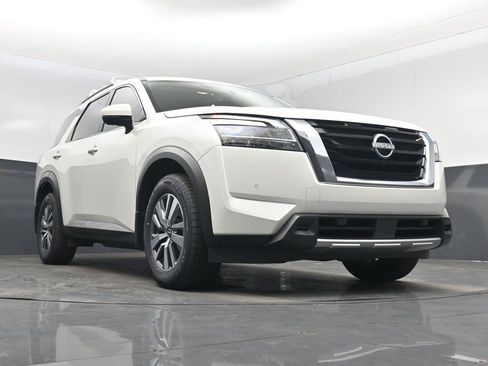 Used 2024 Nissan Pathfinder SL image 50