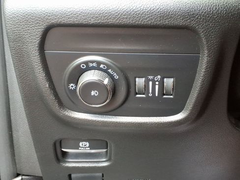 Used 2023 Jeep Grand Cherokee Limited w/ Black Appearance Package AWD/4WD image 20