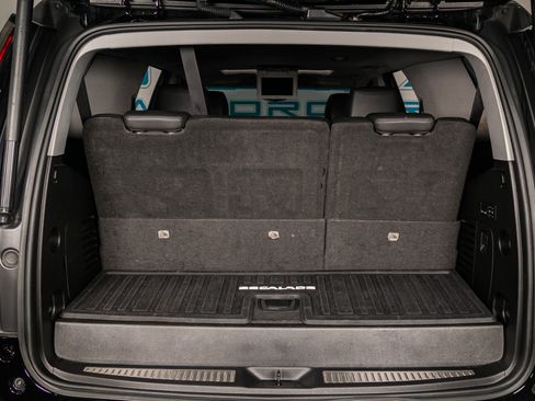 Used 2018 Cadillac Escalade Premium Luxury image 28