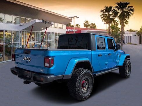 Used 2022 Jeep Gladiator Overland w/ Trailer Tow Package AWD/4WD image 3