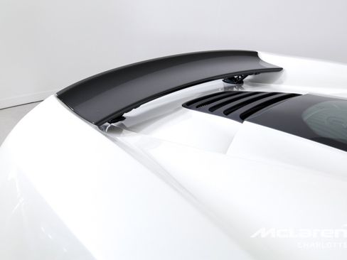 Used 2016 McLaren 650S Spider image 31