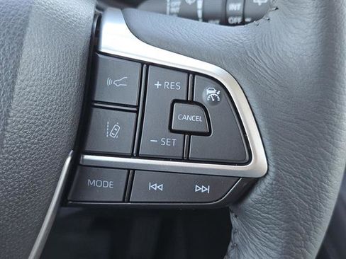 Used 2025 Toyota Sienna XLE image 20