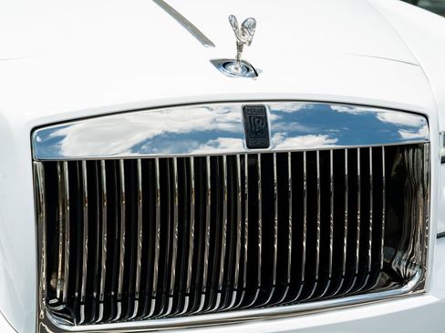 Used 2010 Rolls-Royce Ghost RWD image 6