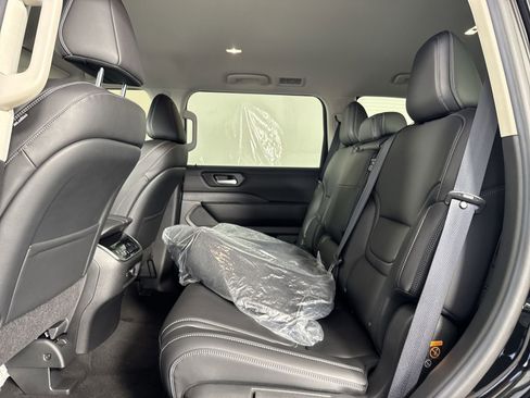 New 2025 Nissan Armada SV image 21