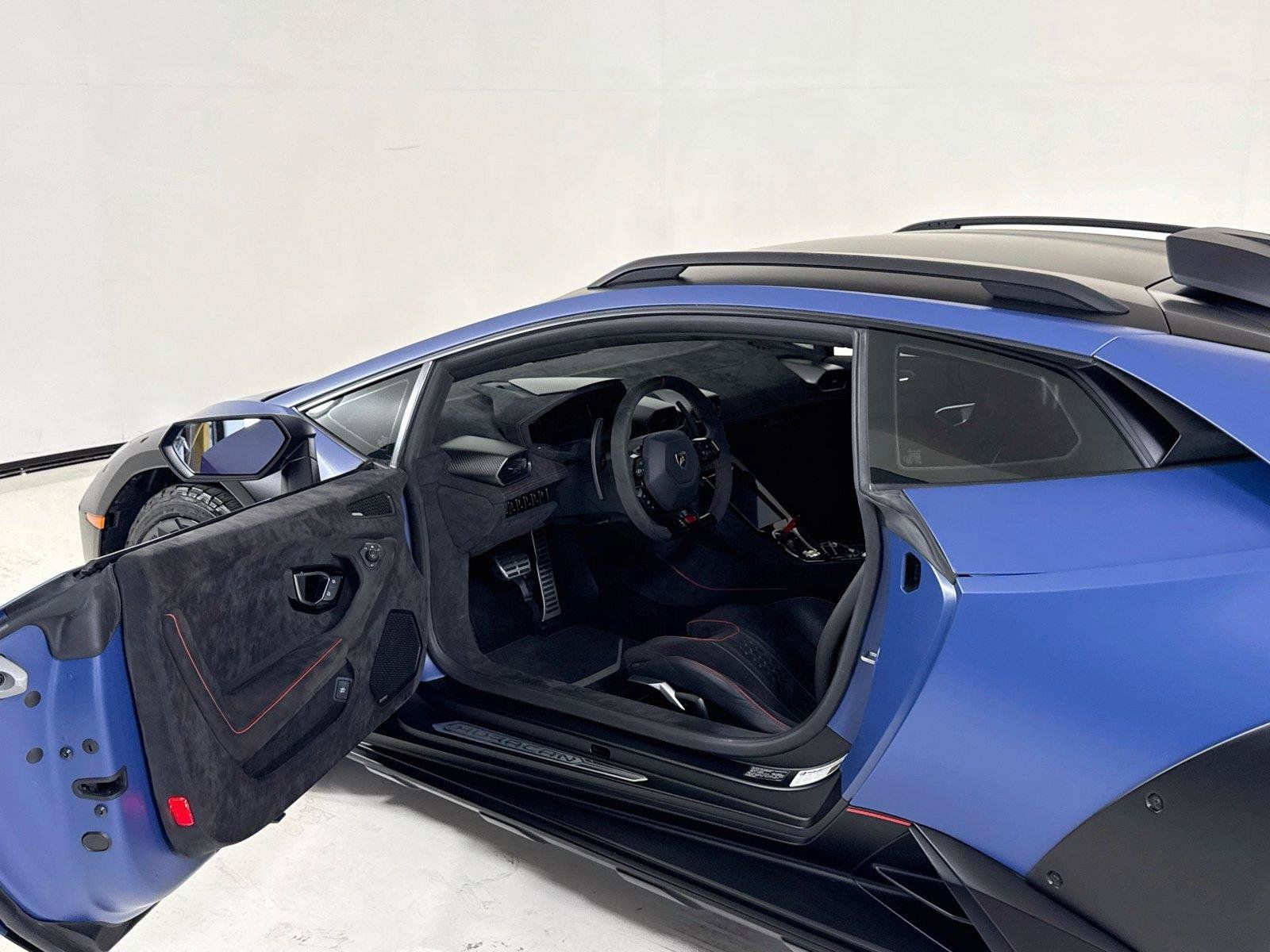 Used 2023 Lamborghini Huracan Sterrato AWD/4WD image 12