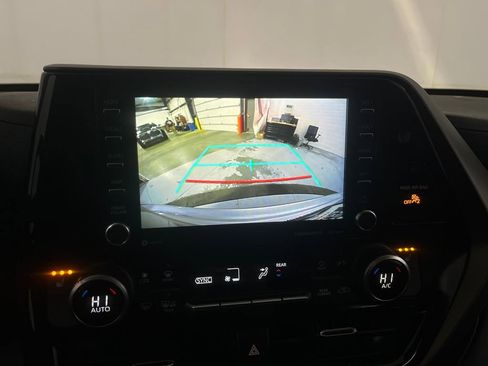 Used 2020 Toyota Highlander XLE image 72