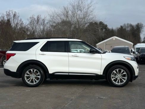 Used 2023 Ford Explorer XLT w/ Equipment Group 202A image 7