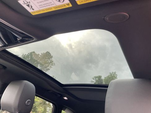 New 2025 Land Rover Range Rover Velar Dynamic SE image 12