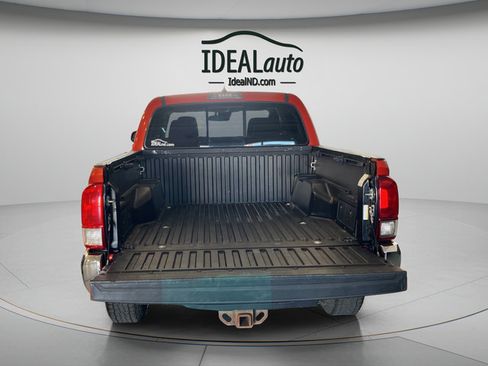 Used 2018 Toyota Tacoma SR5 AWD/4WD image 4