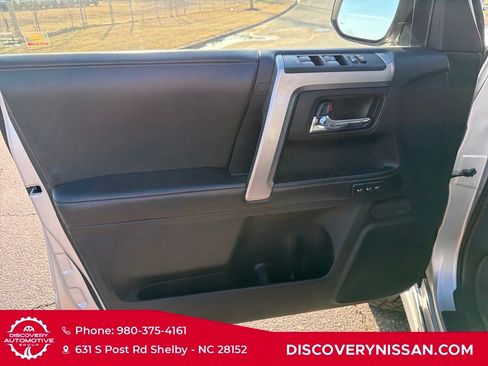 Used 2015 Toyota 4Runner Limited image 11