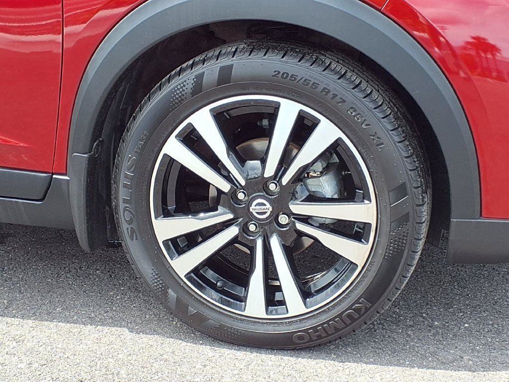 Used 2020 Nissan Kicks SR w/ SR Premium Package FWD image 12