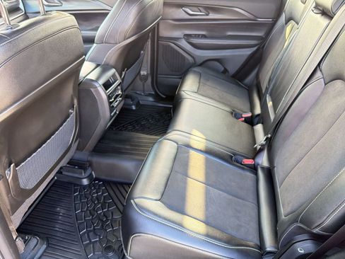 Used 2023 Jeep Grand Cherokee Altitude image 26