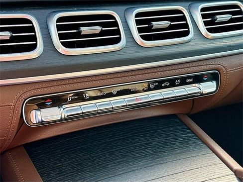 Used 2024 Mercedes-Benz GLS 580 4MATIC image 16