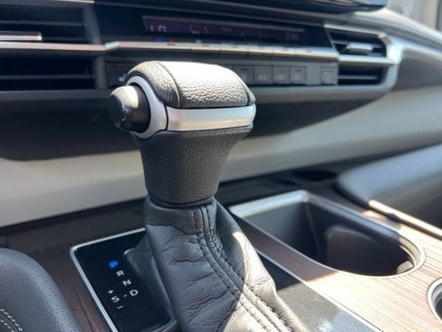 Used 2022 Toyota Sienna XLE w/ XLE Plus Package FWD image 24