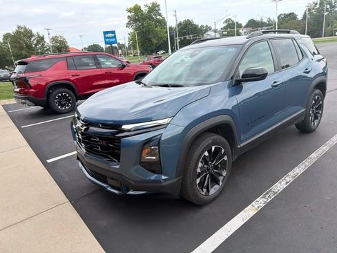 Used 2025 Chevrolet Equinox RS AWD/4WD image 2