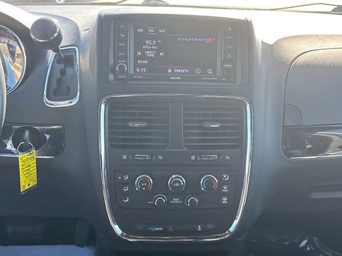 Used 2018 Dodge Grand Caravan SE image 22