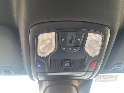 Used 2025 Chrysler Pacifica Limited FWD image 15