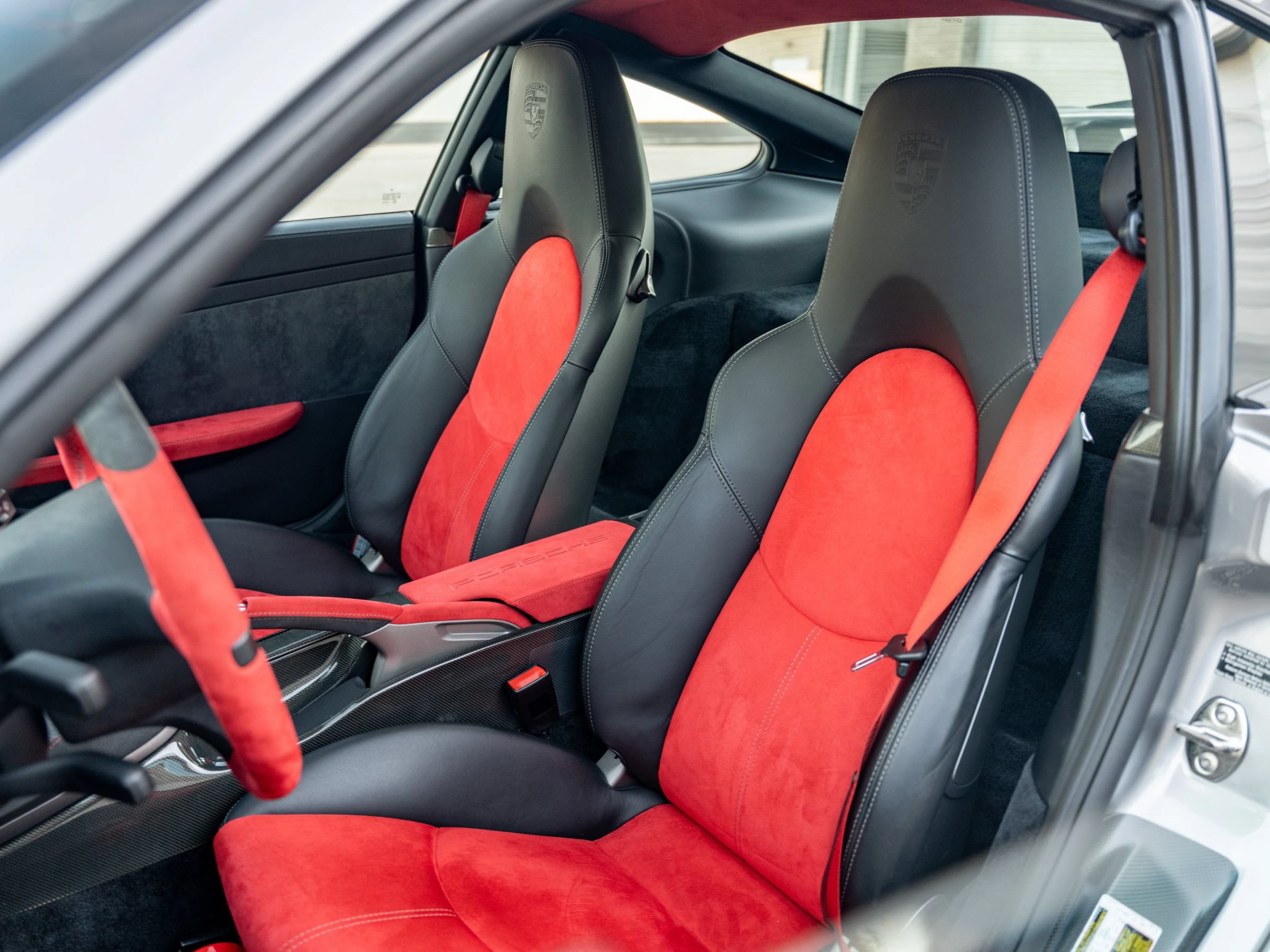 Used 2011 Porsche 911 GT2 RS RWD image 12