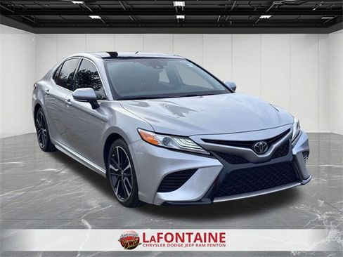 Used 2020 Toyota Camry XSE image 7