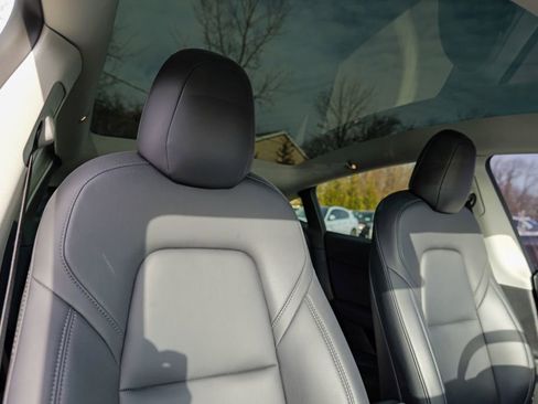 Used 2022 Tesla Model Y Long Range image 33