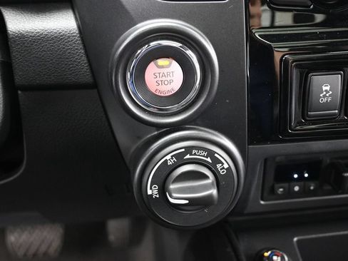 Used 2021 Nissan Titan PRO-4X w/ Pro-4x Convenience Package AWD/4WD image 19
