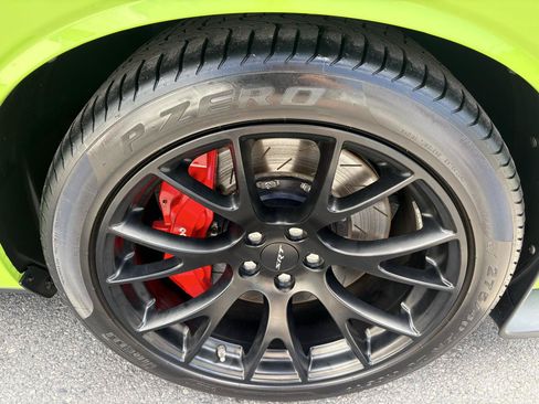 Used 2015 Dodge Challenger SRT Hellcat RWD image 15