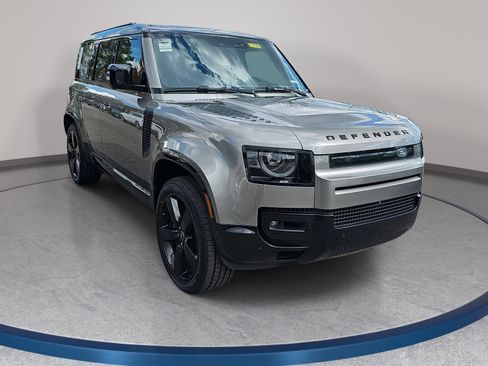 Used 2024 Land Rover Defender 110 X-Dynamic SE AWD/4WD image 3