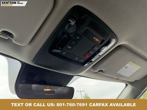 Used 2025 Kia Carnival FWD image 23