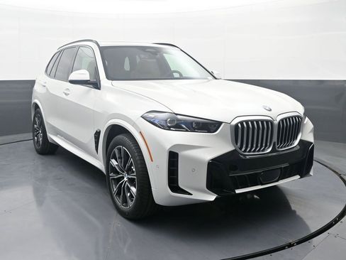 New 2026 BMW X5 xDrive40i w/ M Sport Package AWD/4WD image 2