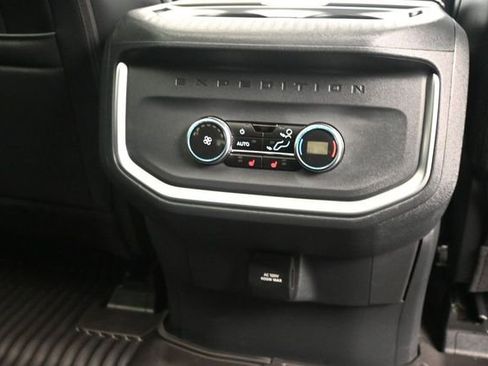 Used 2025 Ford Expedition Platinum w/ Stealth Performance Package AWD/4WD image 15