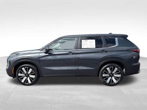 Used 2025 Mitsubishi Outlander SE AWD/4WD image 2