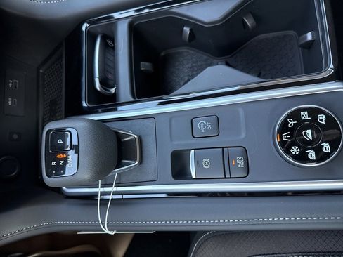 New 2025 Nissan Pathfinder SL image 16