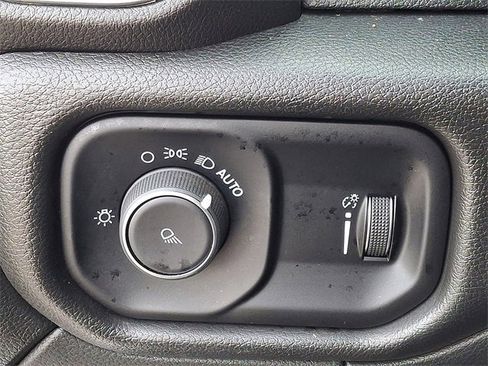 Used 2022 RAM 3500 Big Horn image 25