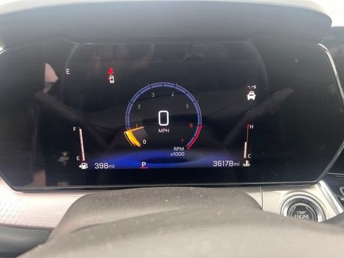 Used 2025 Chevrolet Trax LT FWD image 6