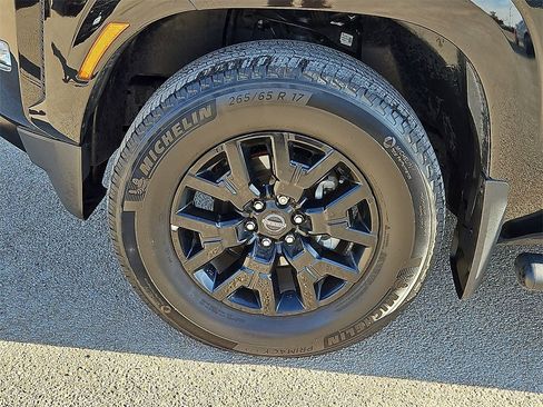 Used 2023 Nissan Frontier SV w/ Midnight Edition Package image 13