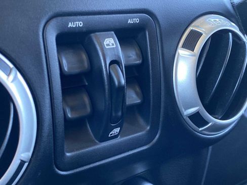 Used 2017 Jeep Wrangler Unlimited Sahara w/ Connectivity Group image 18