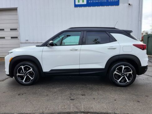 Used 2023 Chevrolet TrailBlazer RS w/ Sun and Liftgate Package image 2