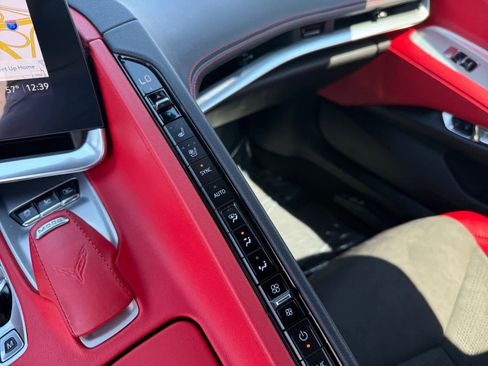 Used 2021 Chevrolet Corvette 2LT image 17