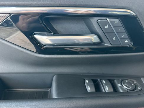 Certified 2025 Chevrolet Suburban RST image 11