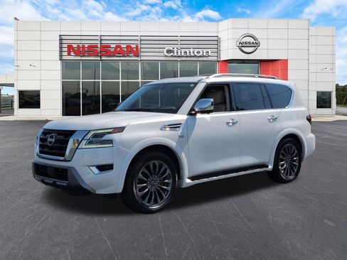 Used 2022 Nissan Armada Platinum w/ Captain's Chairs Package RWD image 7
