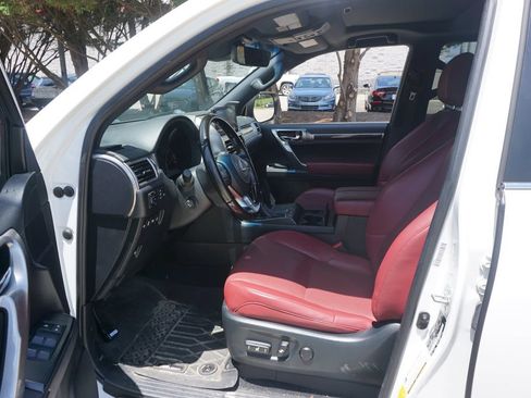 Used 2022 Lexus GX 460 Premium AWD/4WD image 2