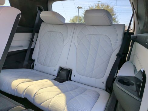 Certified 2024 BMW X7 xDrive40i image 38