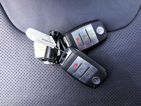 Used 2019 Kia Niro Touring image 27