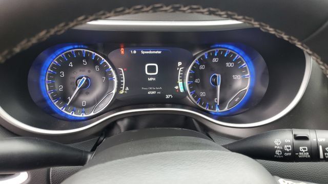 Used 2024 Chrysler Pacifica Touring-L FWD image 12