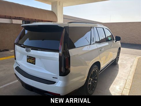 Used 2024 Cadillac Escalade Sport w/ LPO, ONYX Package image 4