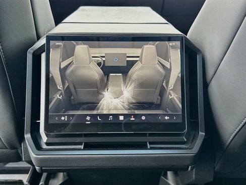 Used 2025 Tesla Cybertruck AWD Crew Cab image 17
