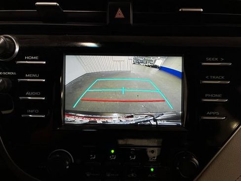 Used 2018 Toyota Camry LE FWD image 27
